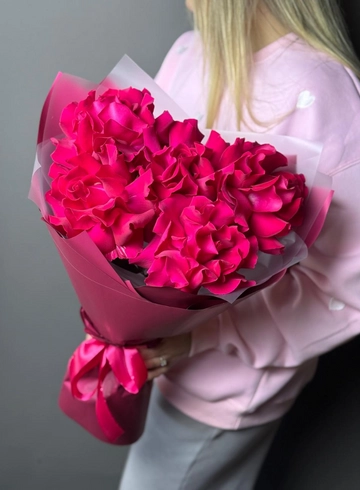 Яркий букет из малиновых французских роз. от интернет-магазина цветов в Норильске