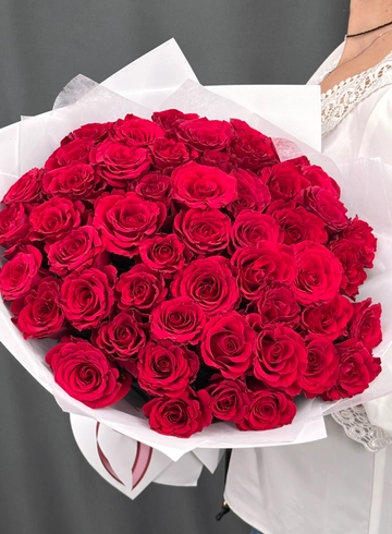 Шикарный букет из 51 красной розы. от интернет-магазина цветов в Норильске