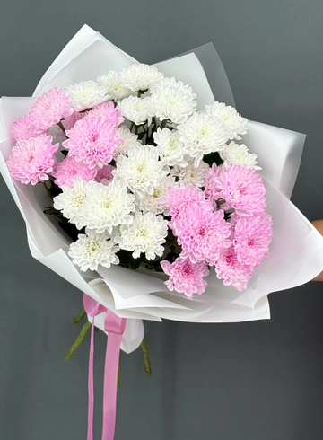 Стойкий букет из белых и розовых хризантем 5 шт от интернет-магазина цветов в Норильске
