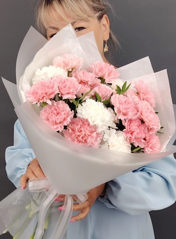 Нежное облако гвоздик от интернет-магазина цветов в Норильске