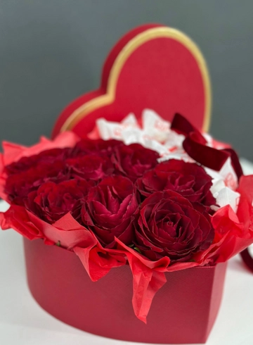 Композиция-сердце Объяснение в любви от интернет-магазина цветов в Норильске