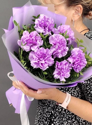 Стильный букет из лавандовых гвоздик от интернет-магазина цветов в Норильске