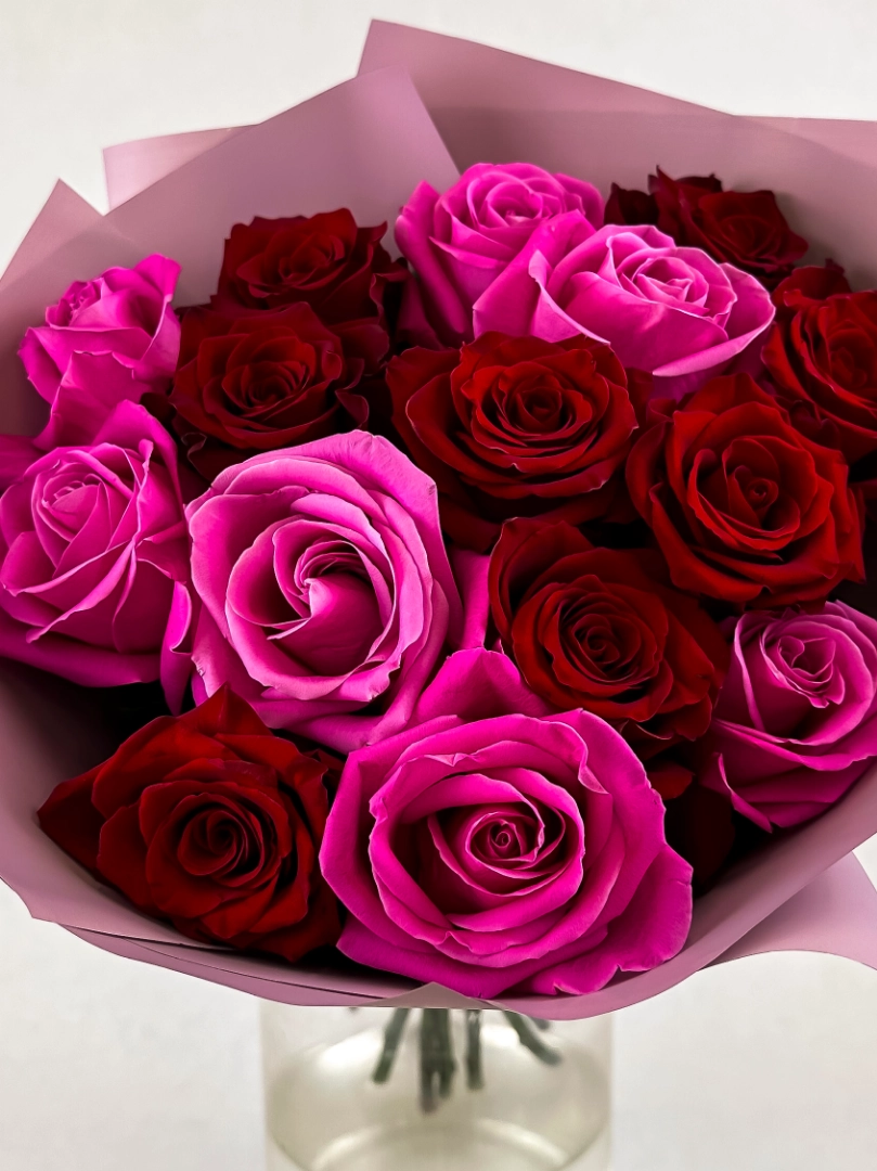 Монобукет из красных роз &laquo;Влюбленность&raquo; от интернет-магазина цветов в Норильске