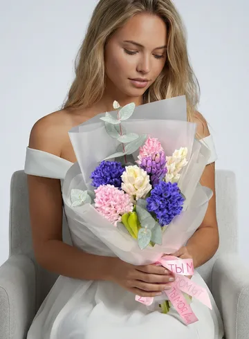 Весенний букет с ароматом сирени 7 гиацинтов микс от интернет-магазина цветов в Норильске