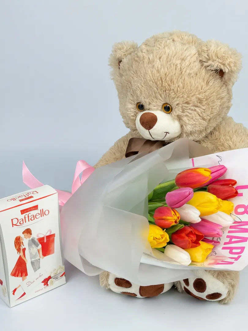Подарочный сет « 8 Марта» букет из 15 тюльпанов, плюшевый мишка и конфеты Raffaello
