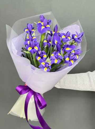 Букет 15 ирисов от интернет-магазина цветов в Норильске