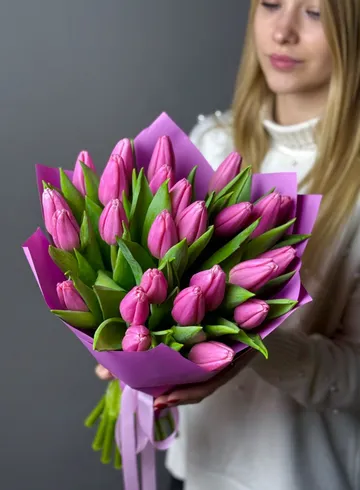 Яркий, весенний букет розовые тюльпаны 25 шт от интернет-магазина цветов в Норильске