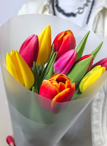 Яркий, весенний букет 9 тюльпанов микс от интернет-магазина цветов в Норильске