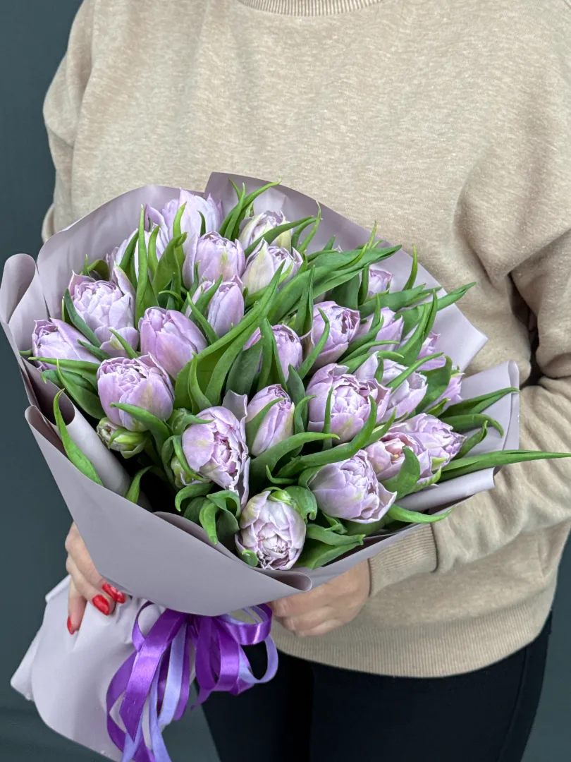 Шикарный, весенний букет пионовидные тюльпаны лавандового цвета 25 шт