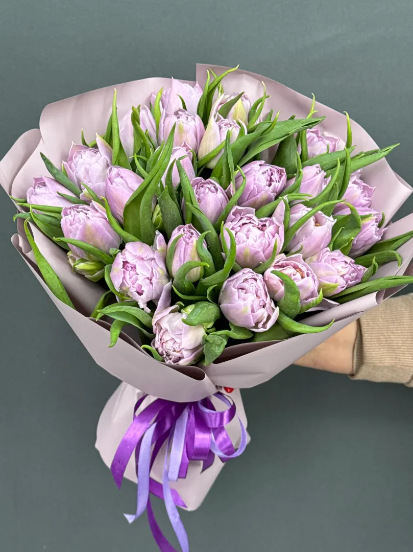 Шикарный, весенний букет пионовидные тюльпаны лавандового цвета 25 шт