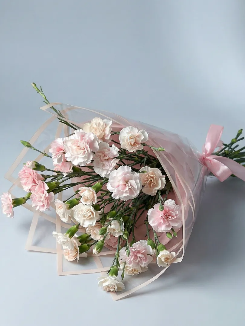 Стойкий букет нежно-розовые кустовые диантусы (гвоздики)