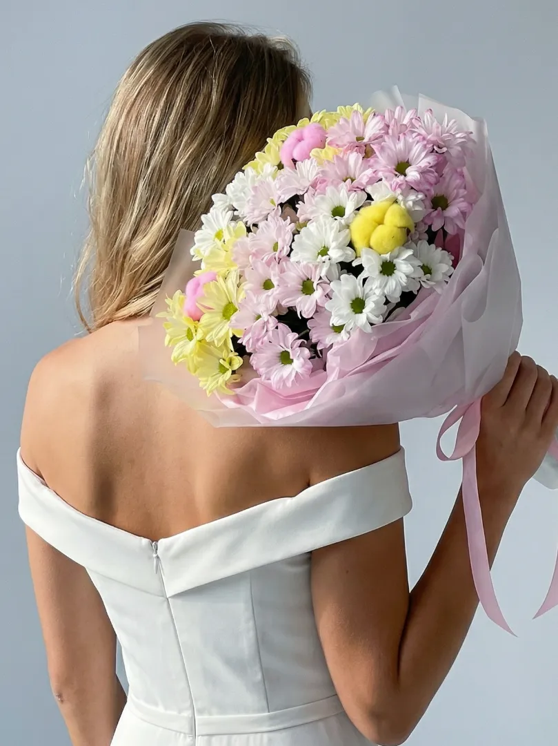 Белые, желтые, розовые кустовые, ромашковые хризантемы с хлопком